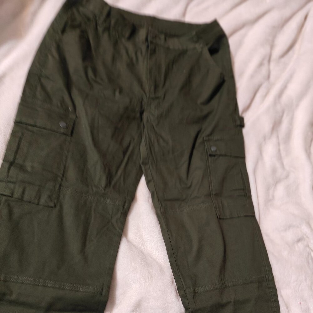Women's Green Cargo Pants. Size XXL. Brand New with Tags.